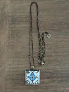 Vintage Jonette Jewelry (J.J.) tile pendant necklace 1980’s 18 inches